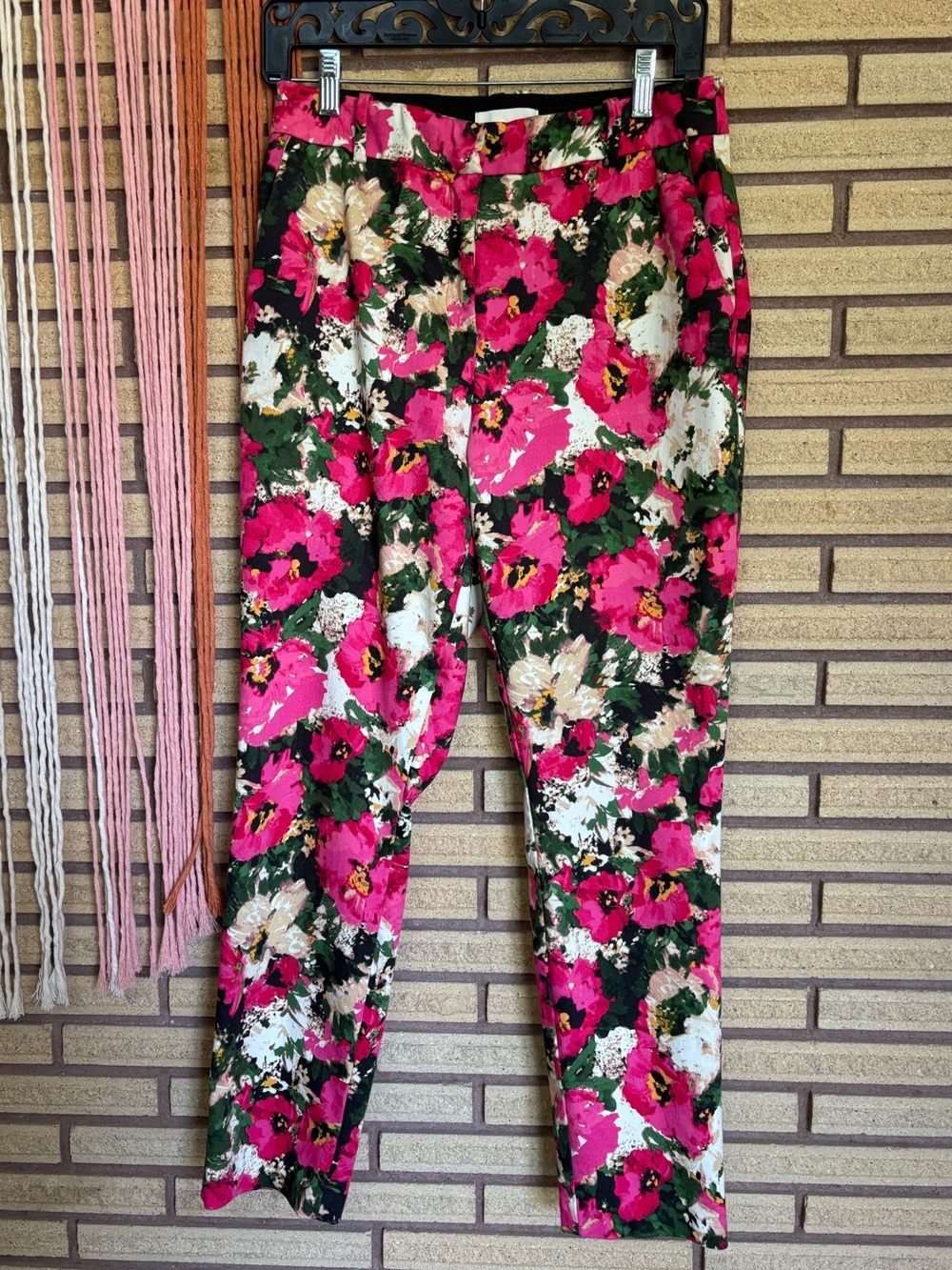 Bold Floral Pixie Length Pants - H&M - Size 8 - Floral Pants - Cropped Pants